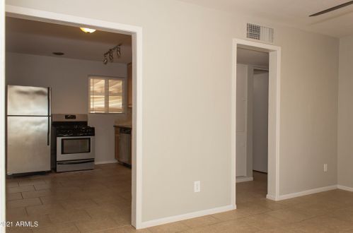 8136 12 St, Phoenix AZ 85022-3137 exterior