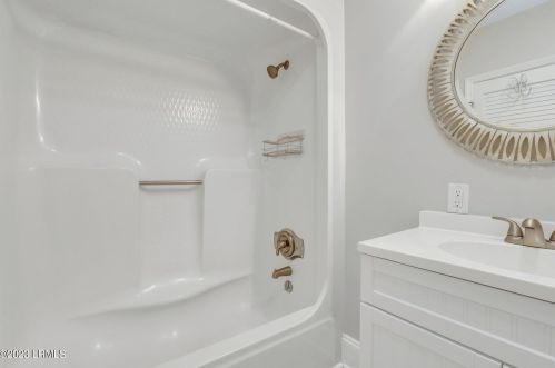 2704 Oaklawn St, Beaufort SC  29902-4335 exterior