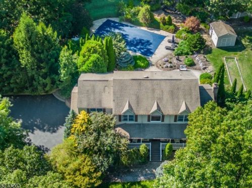 19 Marisa Ct, West Milford NJ  07480-3000 exterior