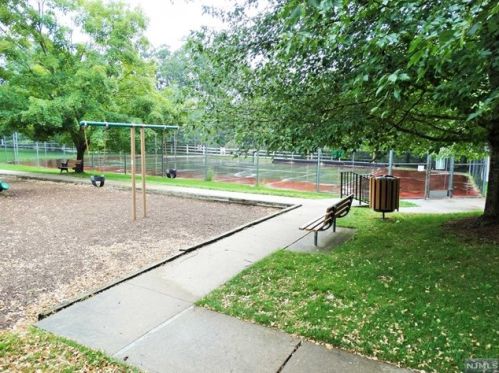 2269 Nash Ct, Mahwah NJ  07430-3833 exterior