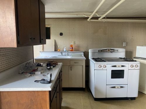 821 10th Ave, Whitaker PA  15120-1924 exterior