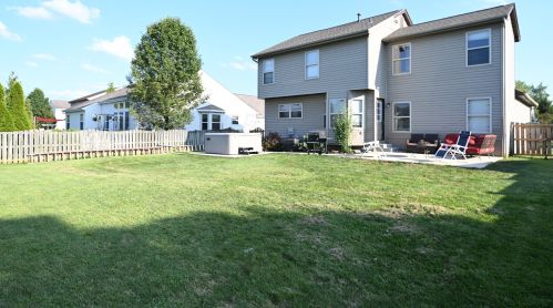 3276 Summer Glen Dr, Darbydale, OH 43123-8530