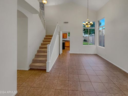 7015 Blackhawk Dr, Glendale, AZ 85308-9451