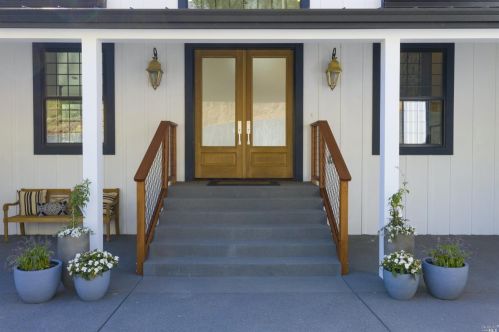 5571 Crystal Dr, Santa Rosa, CA 95404-1006
