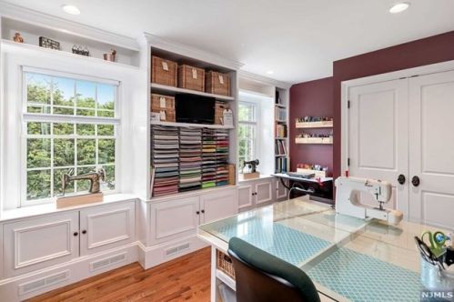 220 Allendale Ave, Allendale NJ  07401-1725 exterior