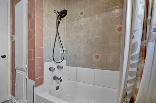 5842 Woodruff Ave, Lakewood CA  90713-1528 exterior