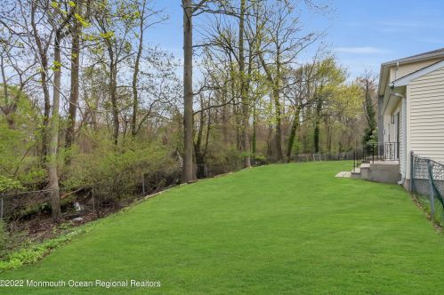 21 Kenneth Dr, Tinton Falls NJ  07712-2824 exterior
