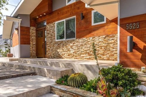 5525 Stardust Rd, La Canada, CA 91011-2826