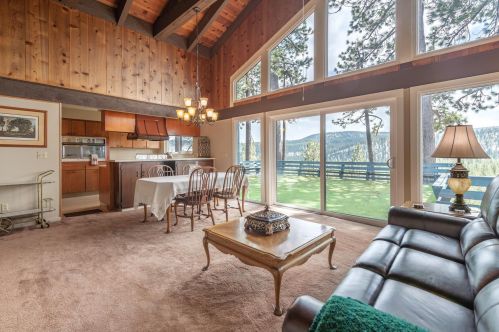 12726 Richards Blvd, Truckee CA  96161 exterior