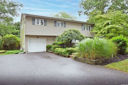 2 Charter Ct, Huntington Station, NY 11746-6419