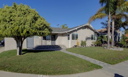 4939 123rd Pl, Hawthorne, CA 90250-3521