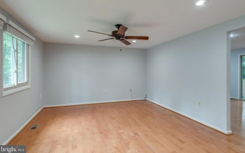 2308 Whitetail Ct, Herndon VA  20191-3018 exterior