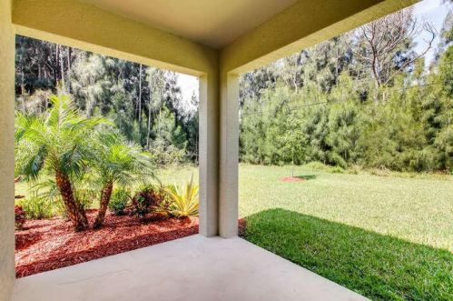 110 Fairview Ave, Fort Pierce FL 34983-2971 exterior