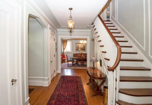 53 Burton Woods Ln, Cincinnati, OH 45229-1320