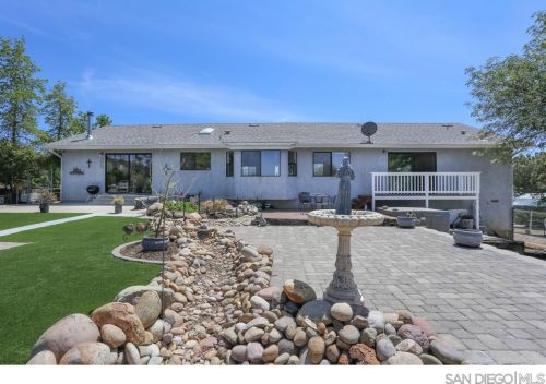 1529 Montecito Vis, Alpine CA  91901-2317 exterior