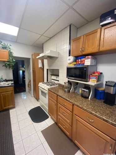 95-30 123rd St, Jamaica, NY 11418-3304