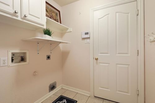 6001 Park Ln, Lewisville TX  75028-3775 exterior