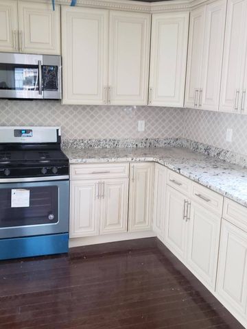 11563 217th St, Jamaica, NY 11411-1137