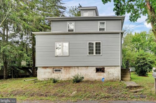 25 Lower St, Glendon, PA 17948-3206