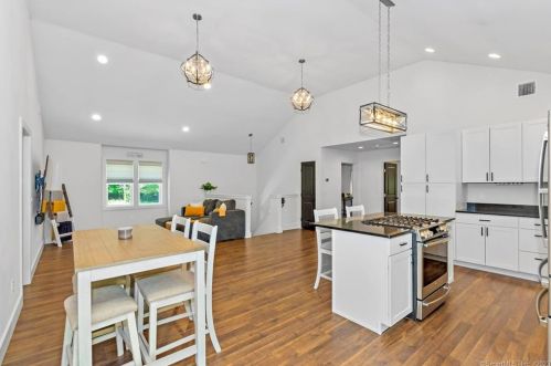 850 Upper Maple St, Killingly CT  06241-2229 exterior