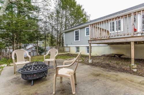 15 Country Club Dr, Gales Ferry CT  06339-1714 exterior