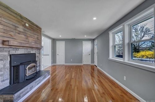 86 Woodland Dr, Northford CT  06472-1210 exterior