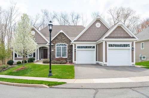 18 Hearthstone Ln, Farmington, CT 06032-2480
