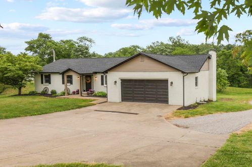 3890 Dillon Falls Rd, Zanesville, OH 43701-7881