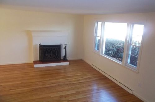 90 Longfellow Dr, Warwick, RI 02818-4410