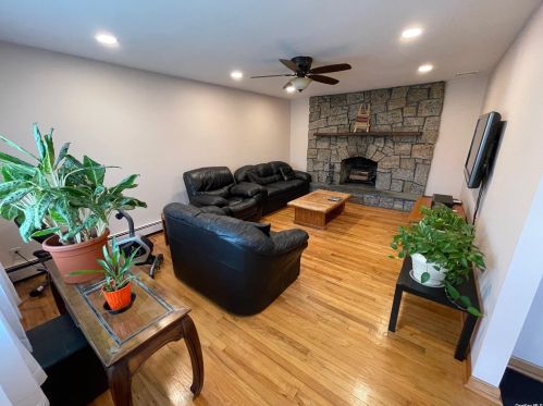 596 Center Dyre Ave, West Islip, NY 11795-4008