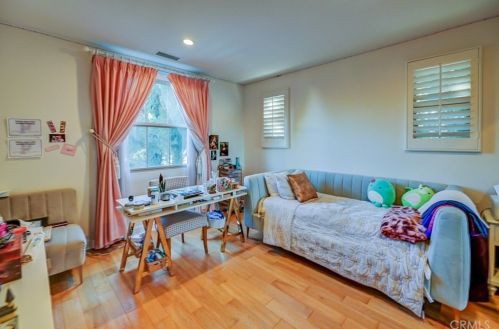80 Navigator, Irvine CA  92620-3526 exterior