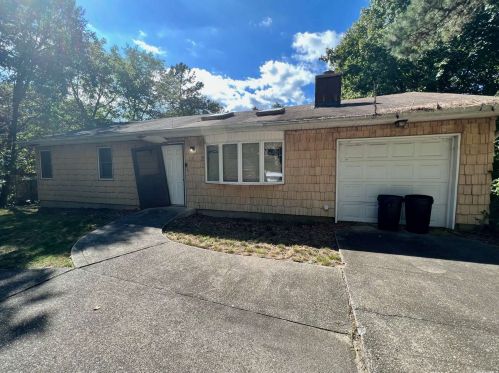 105 Millet St, Huntington Station, NY 11746-8021