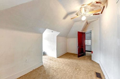 1025 Chartiers Ave, Pittsburgh PA  15220-4852 exterior