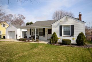 14 Taylor Dr, Levittown, PA 19054-2610
