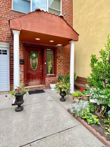 25-56 45th St, Long Island City, NY 11103-1809