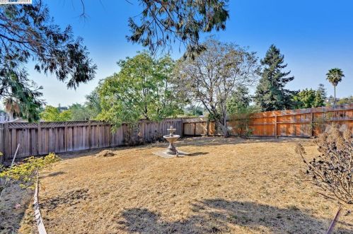 5109 Fairfax Ave, Oakland CA 94601-5410 exterior