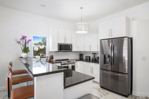 101 Sharwood Dr, Naples FL  34110-5721 exterior