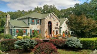 975 Summit Dr, Stroudsburg, PA 18360-6867