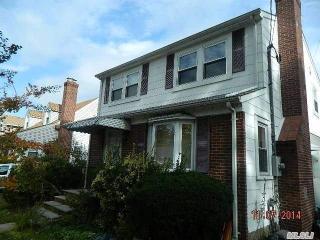 22 King St, Freeport, NY 11520-1106