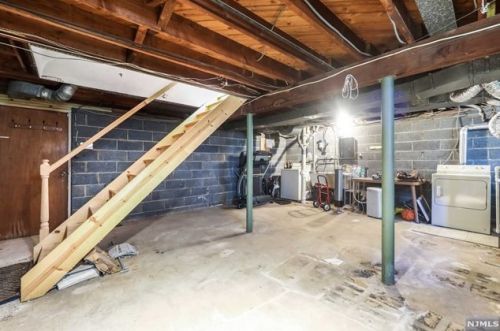 525 Oritani Pl, Teaneck NJ  07666-1637 exterior