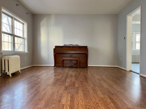 19 Myrtle Ave, Middletown NY  10940-4122 exterior