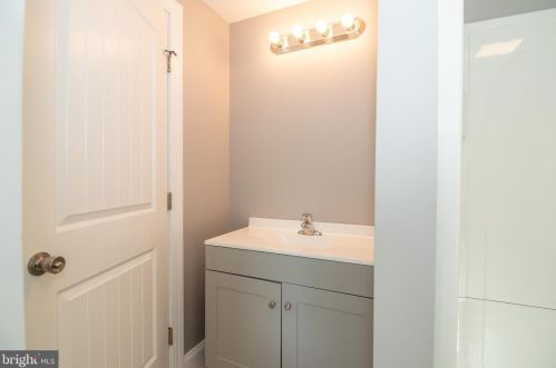 511 4th St, Laurel DE  19956-1506 exterior