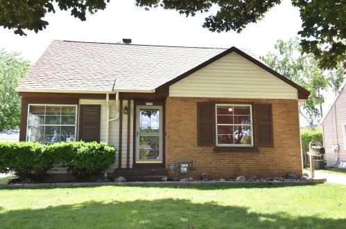 1316 101, Milwaukee WI 53214-3902 exterior