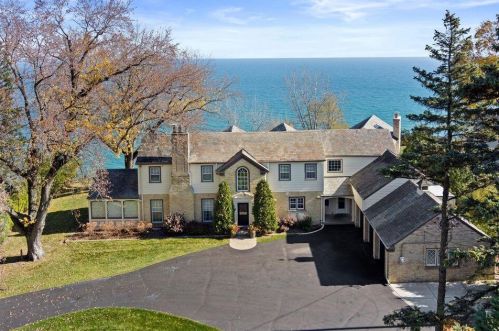 9614 Lake Ter, Milwaukee WI  53217-4346 exterior