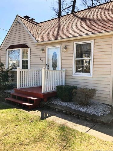 129 Lakeside Blvd, Waterbury, CT 06708-2932