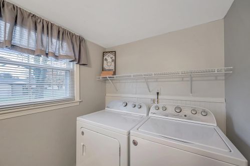 1055 Champagne Dr, Marion OH  43302-6626 exterior