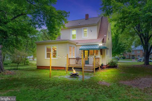 142 Main St, Bowling Green VA  22427-9425 exterior