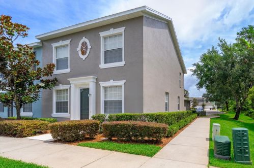 13145 Center Square Dr, Orlando, FL 32828-4868
