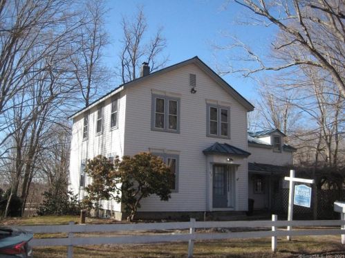 27 Amos Rd, Norwich, CT 06365-8702