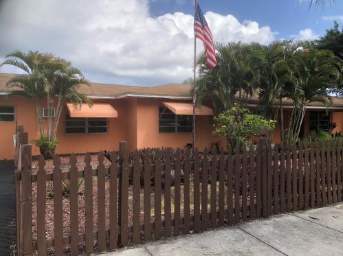4414 Washington Rd, West Palm Beach, FL 33405-2748